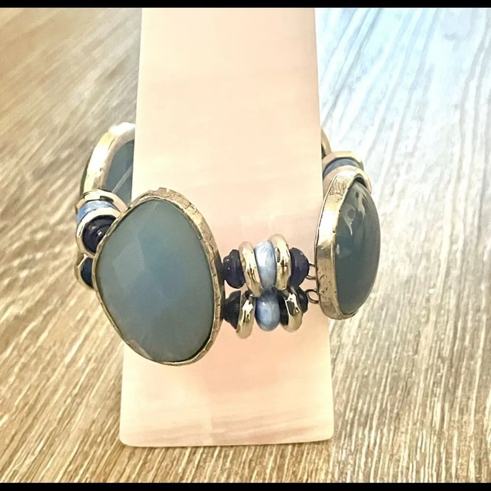 Blue beaded stretchy bracelet